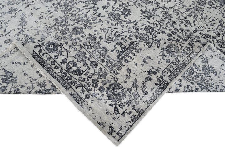 Hand Knotted Modern Area Rug in Gray Color