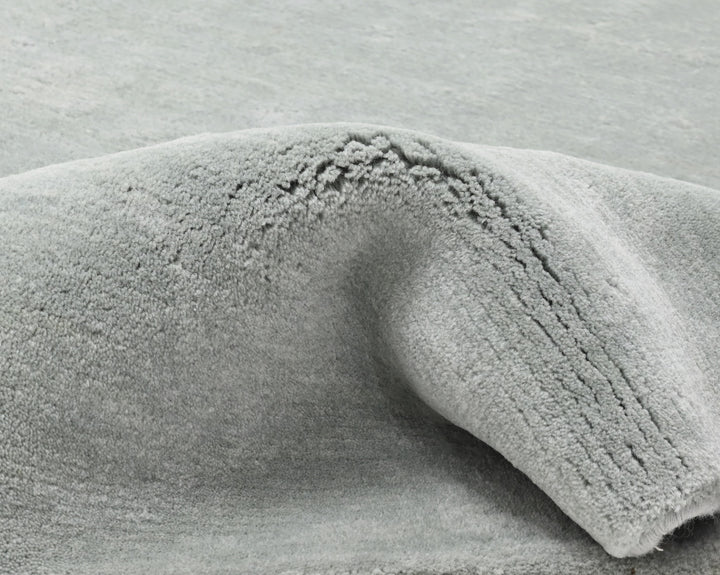 Light Grey Modern wool area rug pile and edge detail